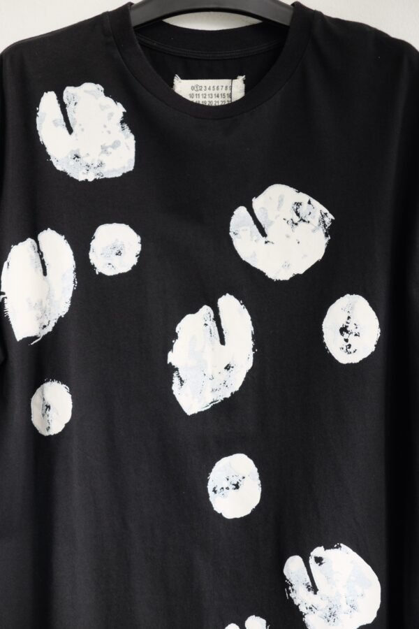 Maison Margiela X ssense tabi footprint t shirt celebrating 30 yrs of the tabi boot - Hình ảnh 3