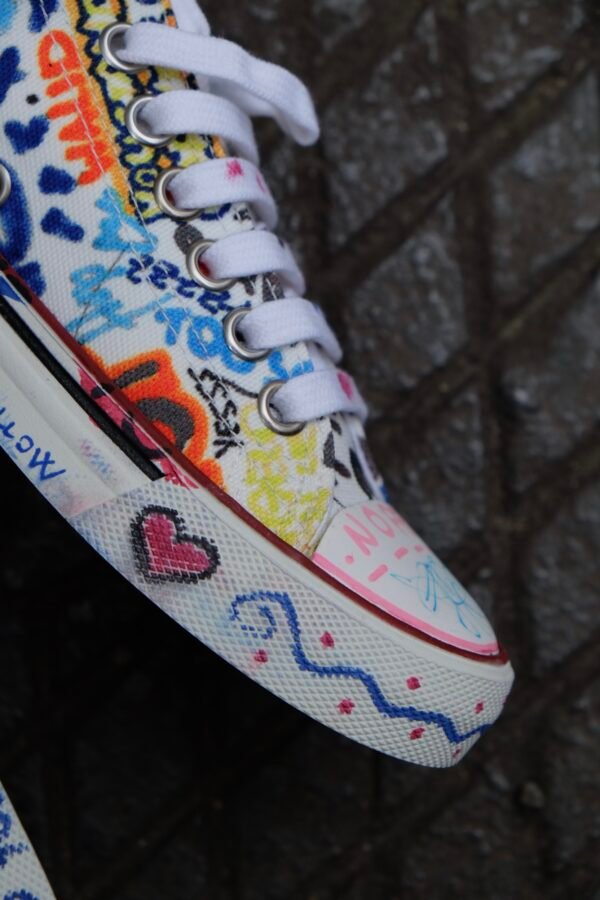 Vetements White Canvas Graffiti Sneakers - Hình ảnh 3