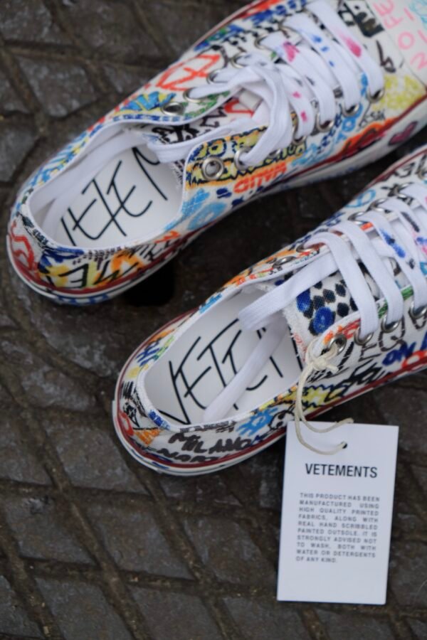 Vetements White Canvas Graffiti Sneakers - Hình ảnh 4
